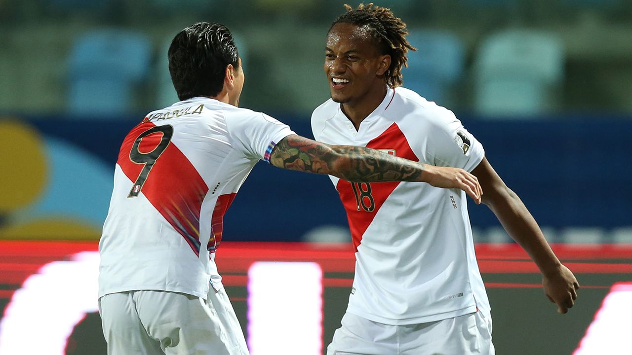 Andre Carrillo, Peru adına maçı 2-2 önde tamamladı.