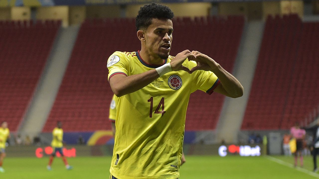 Luis Díaz, Kolombiya için Arjantin’e karşı 1-1 berabere kalmak için inanılmaz bir gol attı.