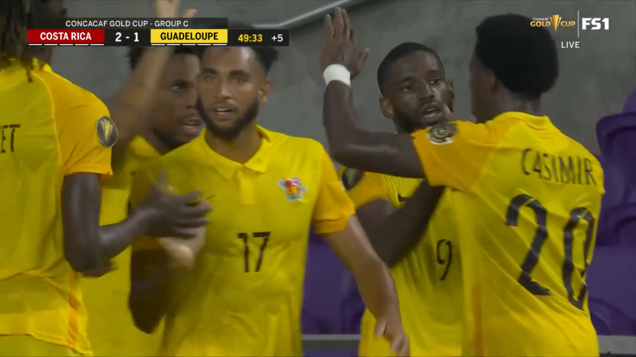 Raphael Mirval’in vuruşu Guadeloupe’nin Kosta Rika karşısında oyuna geri dönmesine yardımcı oluyor, 2-1