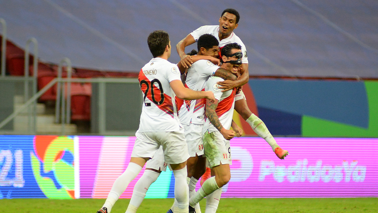 Gianluca Lapadula’nın yükselen başlığı Peru’yu Kolombiya’ya karşı 2-2 geri getiriyor